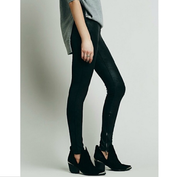 Free People Pants - ⭐HP⭐ Free People Black Mosshart Zipper Leggings